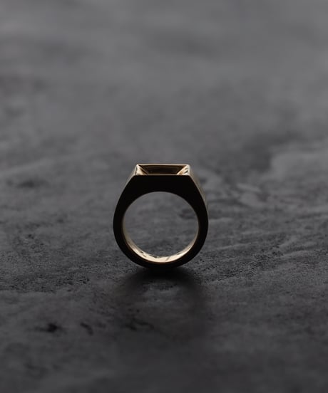 Empty ring / Gold