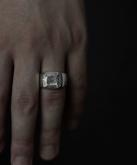 Claw ring / Crack