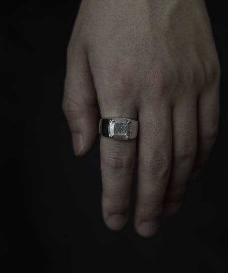Claw ring / Crack