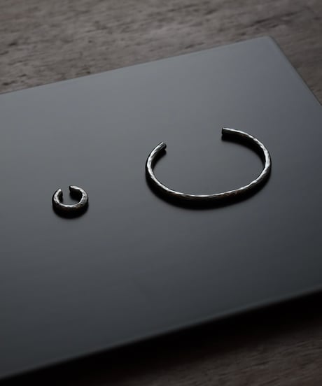 Wither earcuff / Blue gray