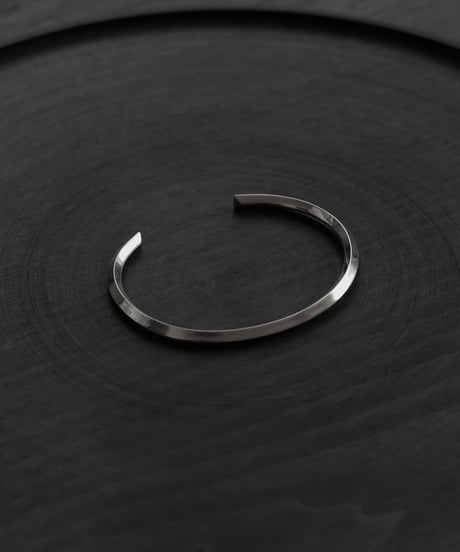 Shadow bangle / Platinum