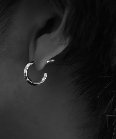 Shadow hoop pierce / Silver
