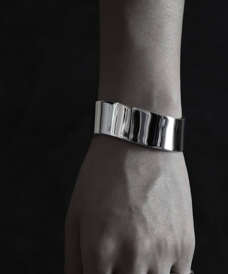 Ripple bangle