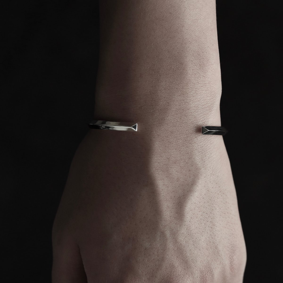 Shadow bangle / Silver | stlll