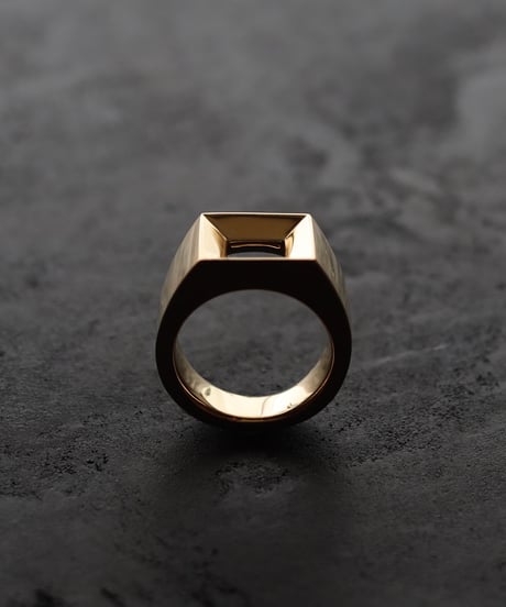 Empty ring / Gold