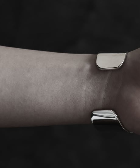 Ripple bangle