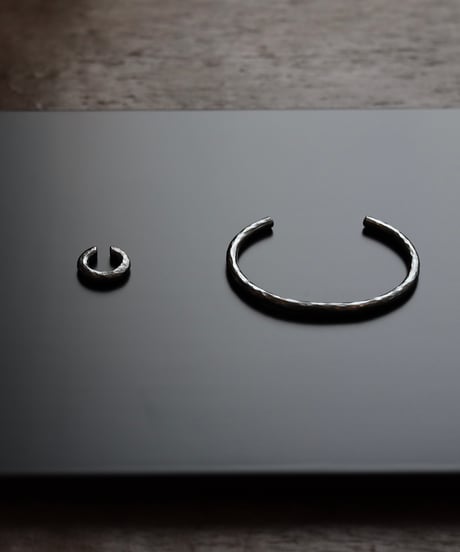 Wither earcuff / Blue gray