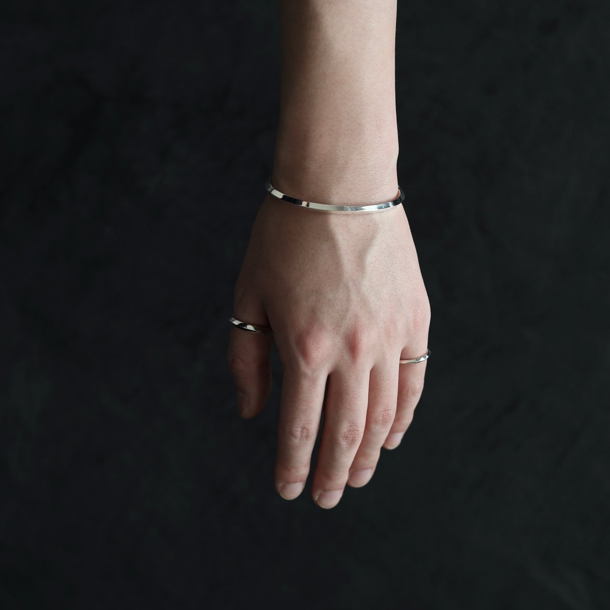 Shadow bangle / Silver | stlll