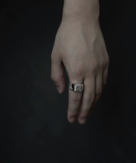 Claw ring / Crack