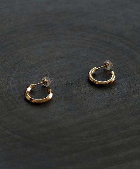 Shadow hoop pierce / K18