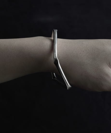 Warp bangle