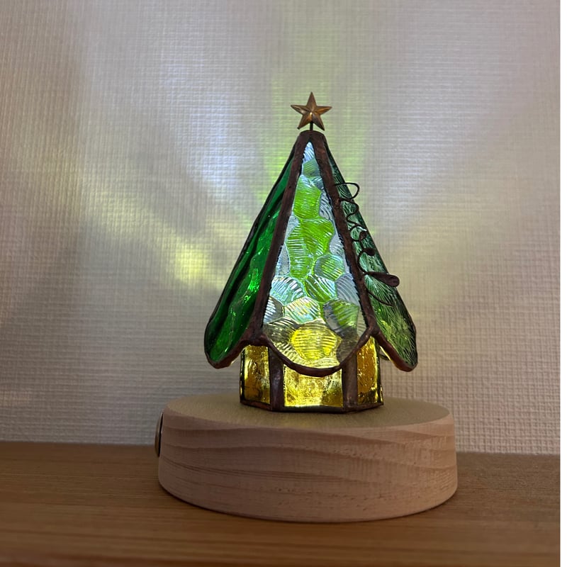 ステンドグラスのクリスマスツリー(LEDランプ付き) アンティーク染め