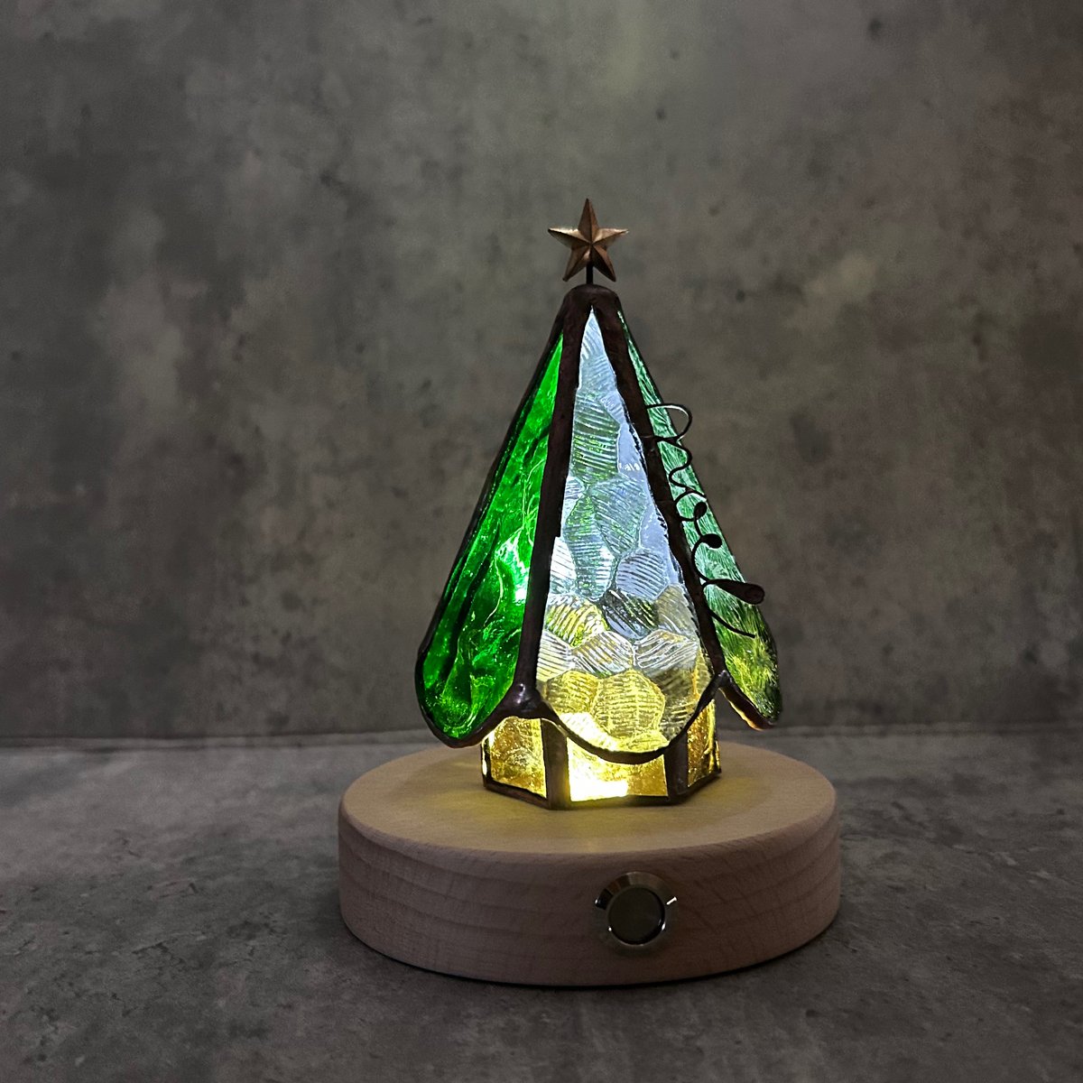 ステンドグラスのクリスマスツリー(LEDランプ付き) アンティーク染め