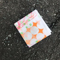 紳士ハンカチ　ばらばらプリント 　F