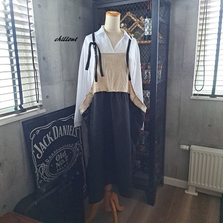 【背中がかわいい】マキシ：ギャザー：エプロンドレス：ブラック×リネン【1002】