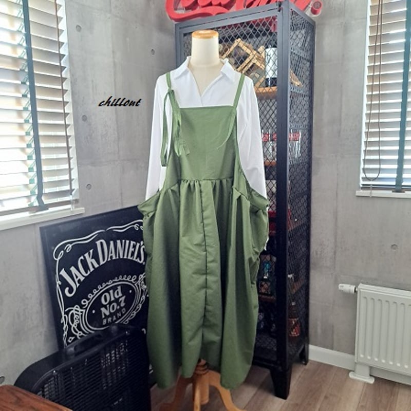 OUTLET】【背中がかわいい】マキシ：ギャザー：エプロンドレス