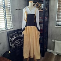 【背中がかわいい】マキシ：ギャザー：エプロンドレス：ブラック×ストライプ【1014】