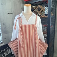 【背中がかわいい】エプロンドレス：レッド：ストライプ【1008】