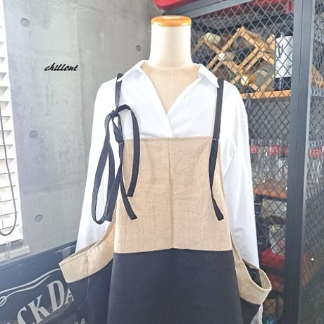 【背中がかわいい】エプロンドレス：リネン×ブラック【0986】