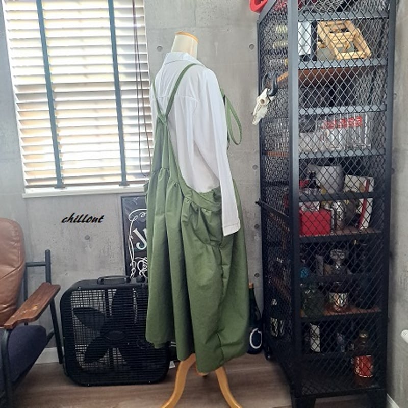 OUTLET】【背中がかわいい】マキシ：ギャザー：エプロンドレス