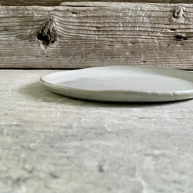 益子焼 白糠釉8寸平皿 | MatsuBokkuri