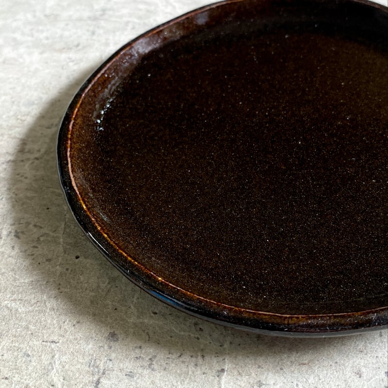 益子焼 黒柿釉5寸平皿 | MatsuBokkuri