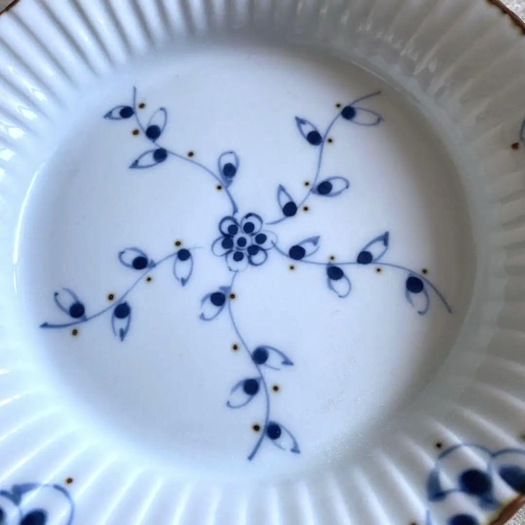 伊万里焼 徳七窯 つる花唐草渕彫皿 | MatsuBokkuri