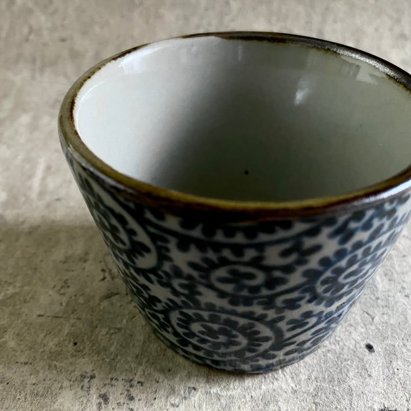 美濃焼 縞吉窯 古染新タコ唐草蕎麦猪口 | MatsuBokkuri