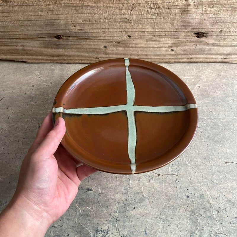 益子焼 柿釉青磁クロス7寸丸皿 | MatsuBokkuri