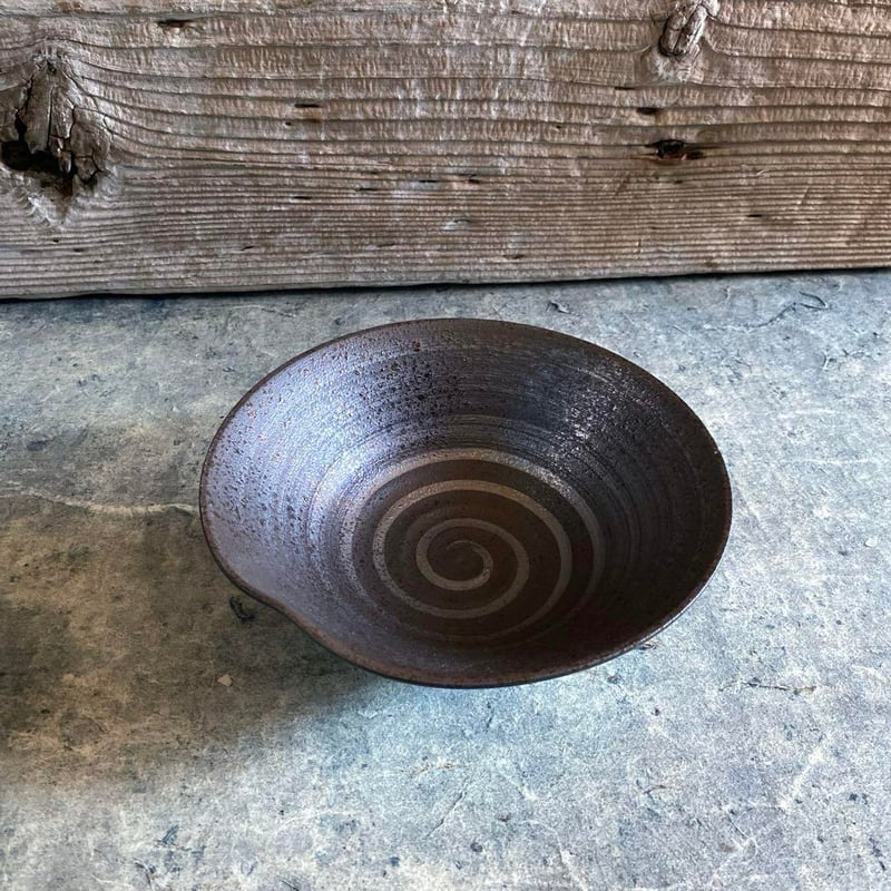 波佐見焼 隆泉窯 黒吹銀彩 預け鉢 | MatsuBokkuri