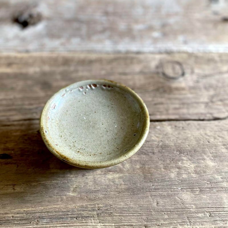 益子焼 日々是 窯変粉引高台小皿 | MatsuBokkuri