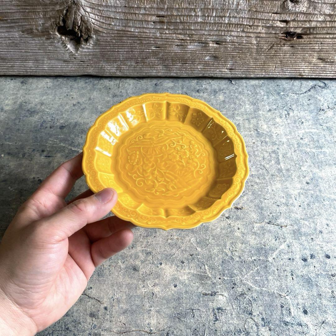 有田焼 吾山窯 小皿 黄色釉 花鳥文 黄地花鳥 銘々皿10枚箱付き 有田焼 吾山窯 小皿 黄色釉 花鳥文 黄地花鳥 銘々皿10枚