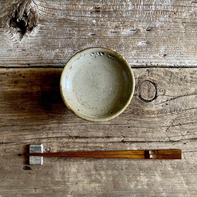 益子焼 日々是 窯変粉引高台小皿 | MatsuBokkuri