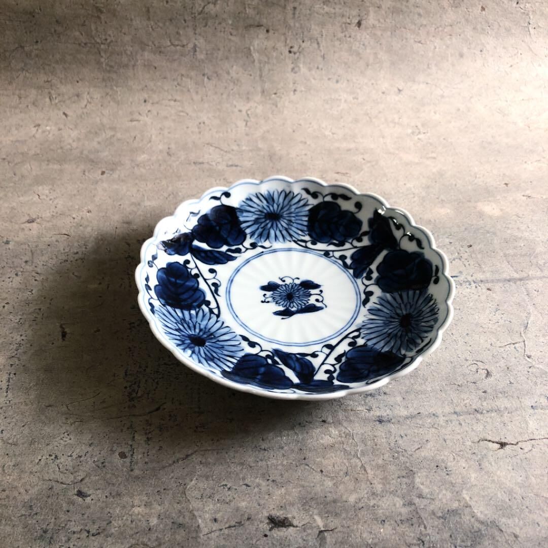 伊万里焼 寛右衛門窯 染付菊唐草6寸皿 | MatsuBokkuri