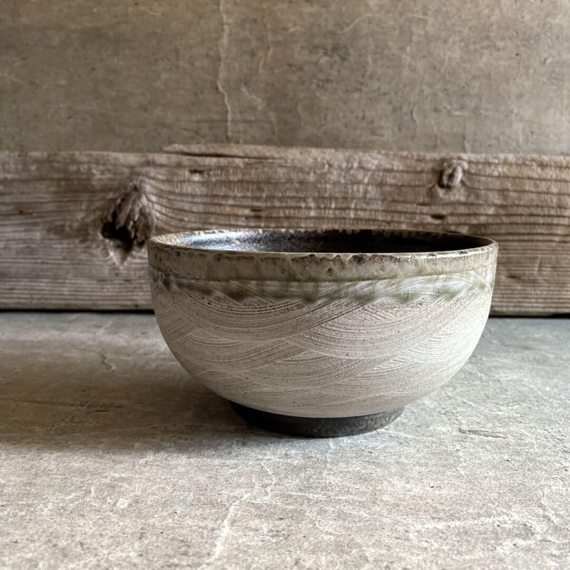 益子焼 刷毛目5寸丸丼「内黒刷毛目」 | MatsuBokkuri