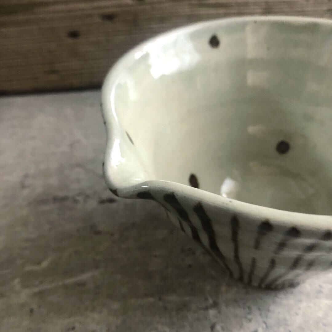 益子焼 粉引錆十草片口鉢 | MatsuBokkuri