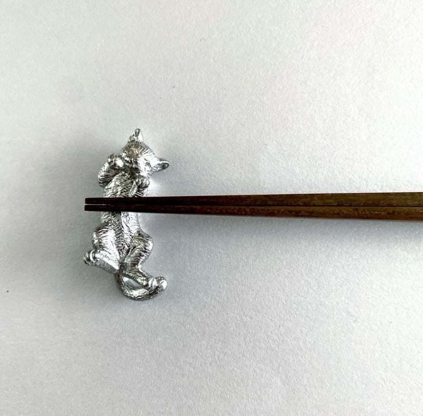 atrie_y 太田祐輔 錫製猫の箸置 「おひるね」 | MatsuBokkuri