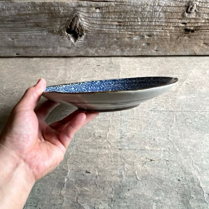 美濃焼 森川縞吉窯 古染タコ唐草麺皿 | MatsuBokkuri