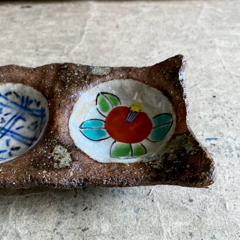 波佐見焼 洸彩窯 椿と地紋二品皿 | MatsuBokkuri