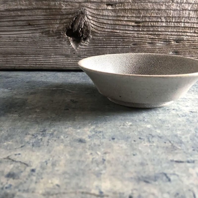 美濃焼 兵山窯 錆かいらぎ渕反り5寸浅鉢 | MatsuBokkuri