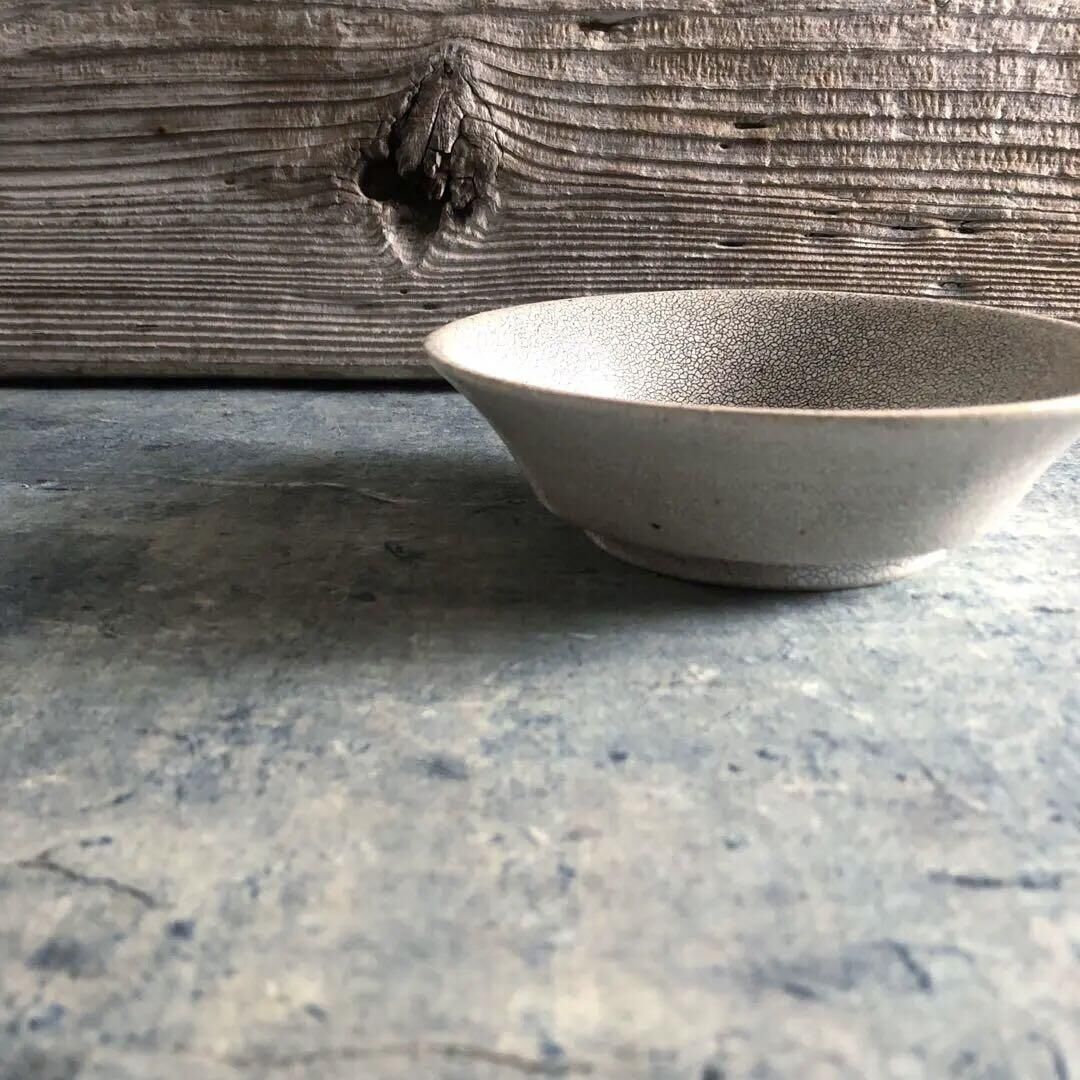 美濃焼 兵山窯 錆かいらぎ渕反り5寸浅鉢 | MatsuBokkuri