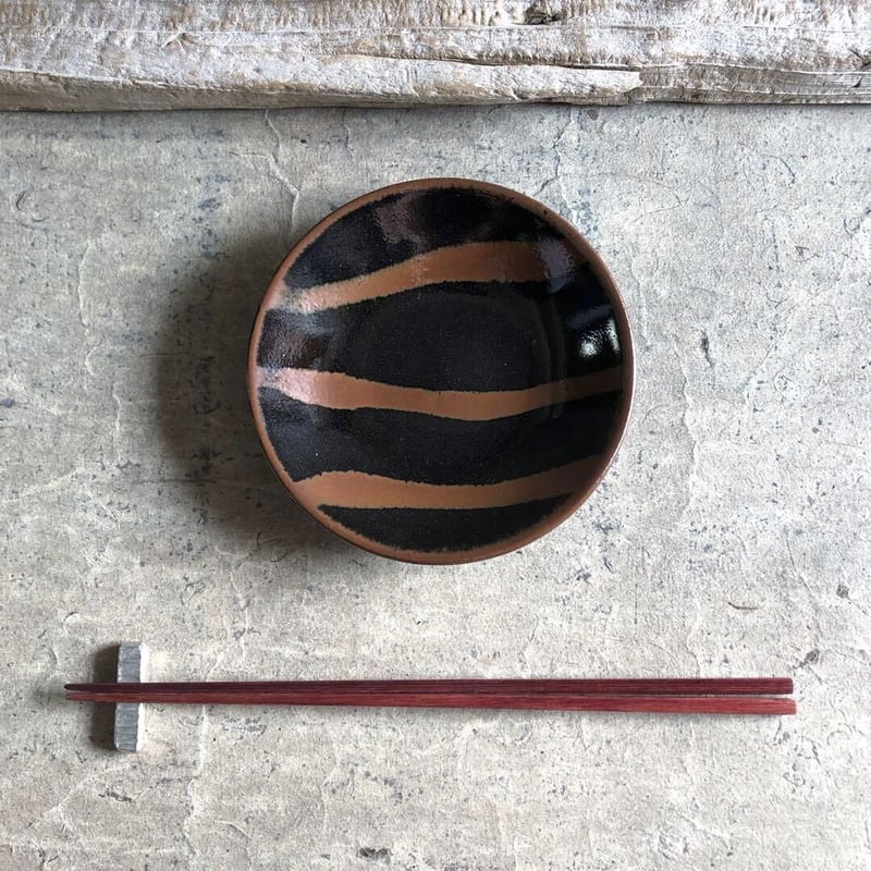 益子焼 黒柿釉4寸丸皿 | MatsuBokkuri