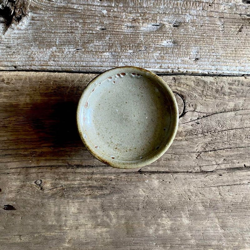 益子焼 台付き皿 ロ26 oldwhite お相撲さん小皿 大関 - 益子焼の小さな窯元