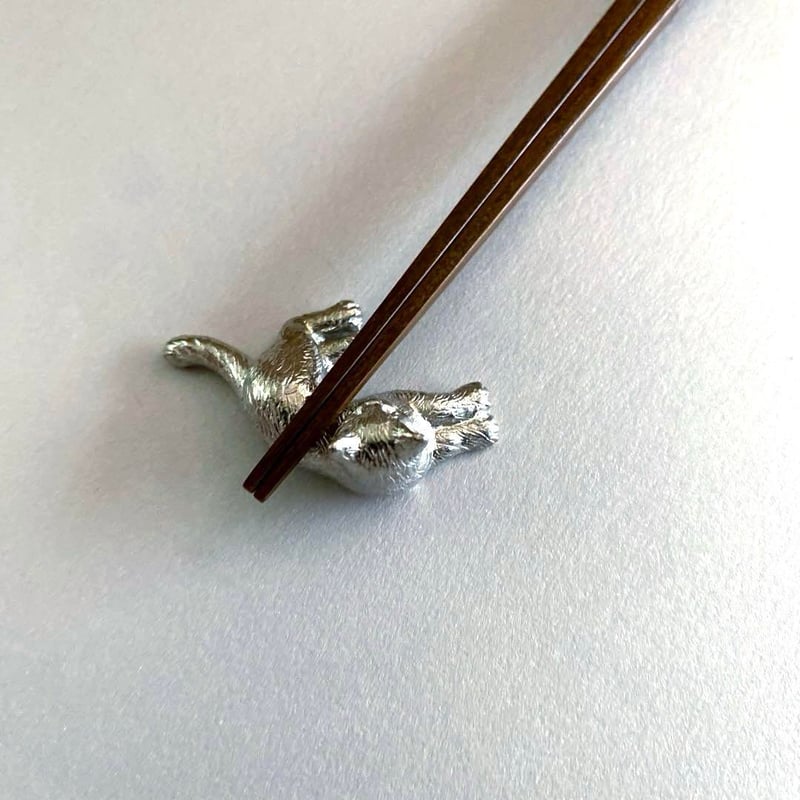 atrie_y 太田祐輔 錫製猫の箸置 「おすまし」 | MatsuBokkuri