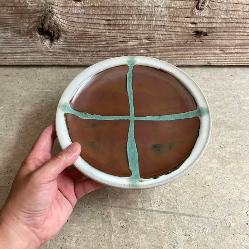 益子焼 柿釉渕糠青磁クロス7寸丸皿 | MatsuBokkuri