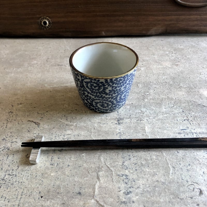 美濃焼 古染新タコ唐草蕎麦猪口 | MatsuBokkuri 美濃焼 古染新タコ唐草蕎麦猪口 | MatsuBokkuri