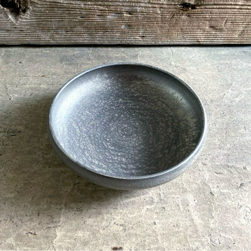 MSN-00100 有田焼陶悦窯 晶雲母 銀　6寸鉢 有田焼 陶悦窯 晶雲母銀6寸鉄鉢 | MatsuBokkuri