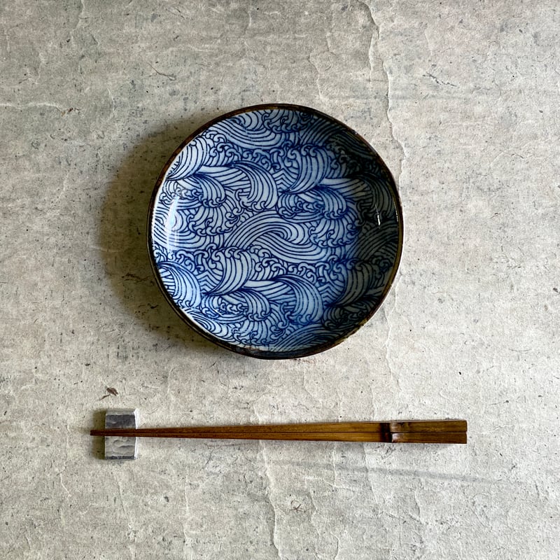 美濃焼 森川縞吉窯 古染荒波模様 5寸皿 | MatsuBokkuri