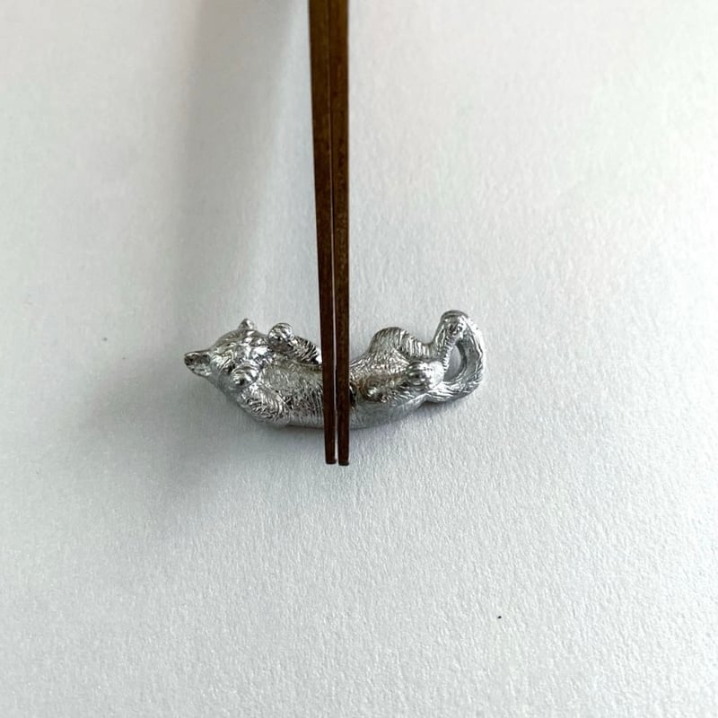 atrie_y 太田祐輔 錫製猫の箸置 「おひるね」 | MatsuBokkuri