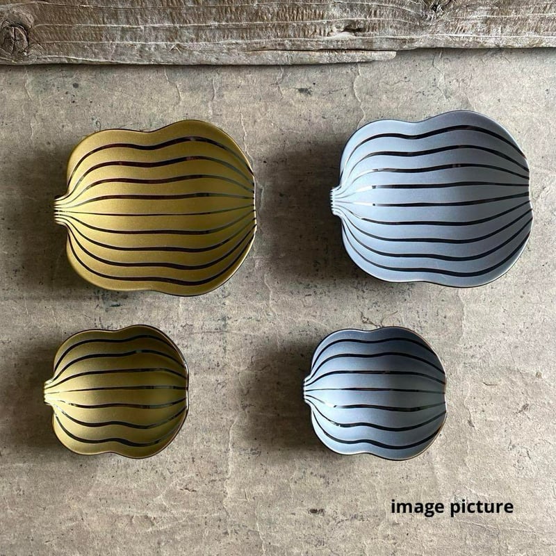 未使用品 有田焼 幸楽窯 錦蒔絵秋草 皿 金 蝶 葛 ススキ 未使用品 有田焼 幸楽窯 錦蒔絵秋草 皿 金 蝶 葛 ススキ 未